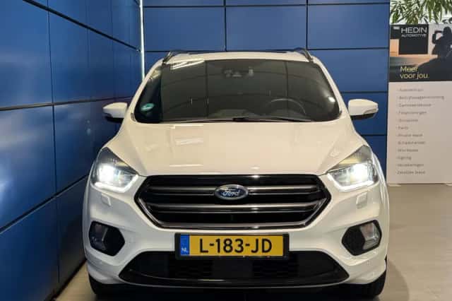 Ford Kuga (2018) thumbnail 2