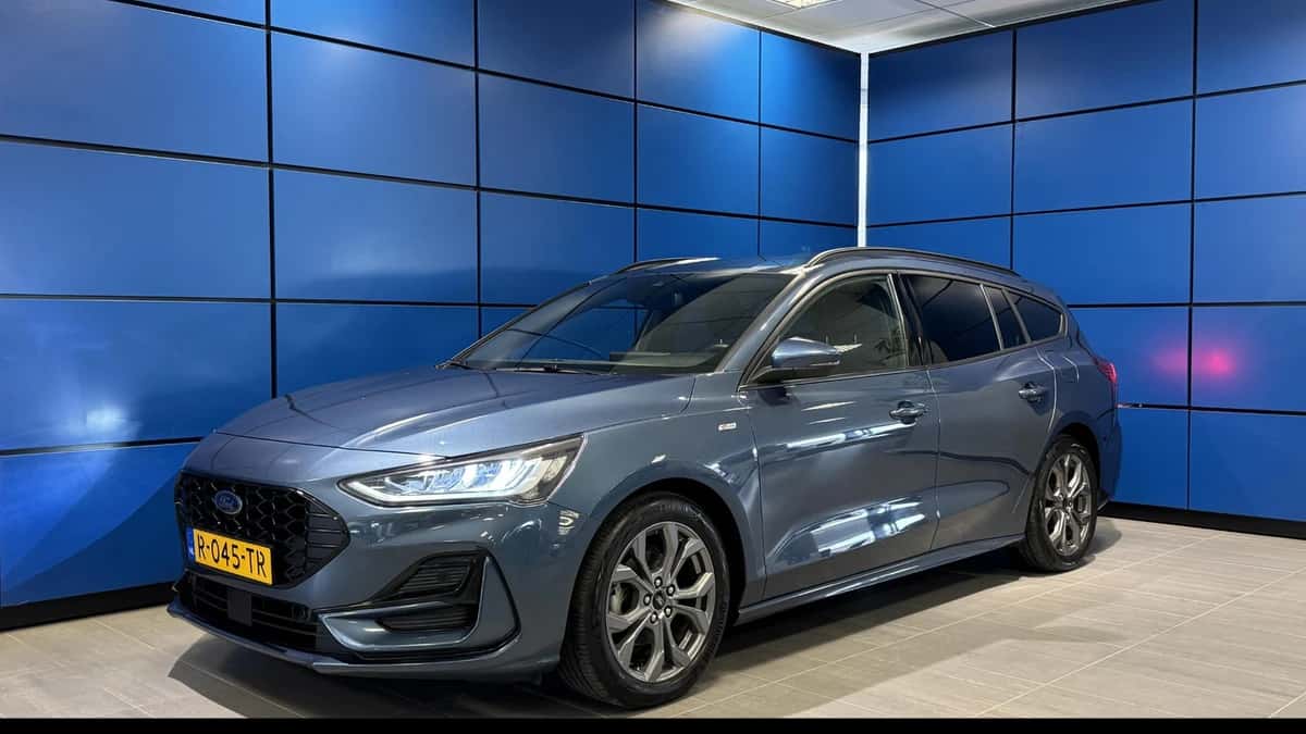 Ford Focus (2022) — foto 1