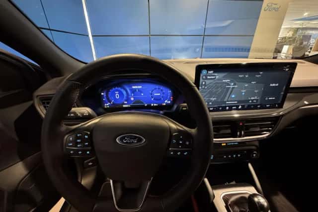 Ford Focus (2022) thumbnail 3