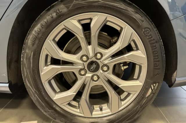 Ford Focus (2022) thumbnail 6