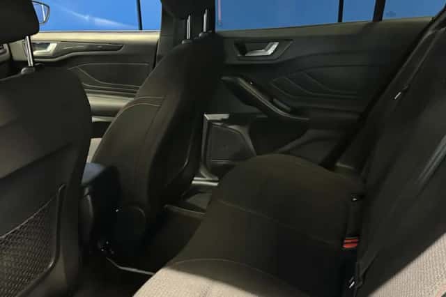 Ford Focus (2022) thumbnail 8
