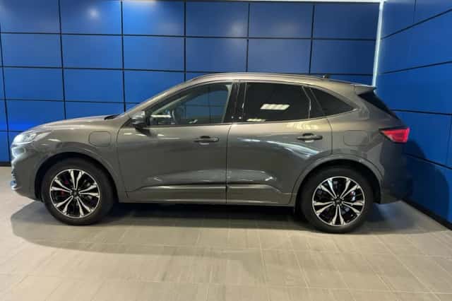Ford Kuga (2022) thumbnail 2