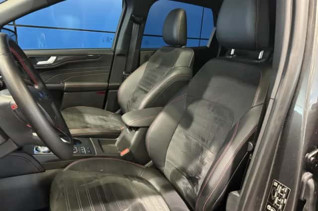 Ford Kuga (2022) thumbnail 5