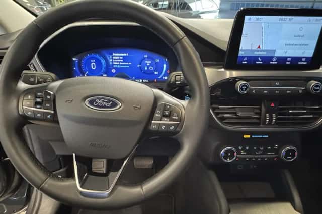 Ford Kuga (2023) thumbnail 3