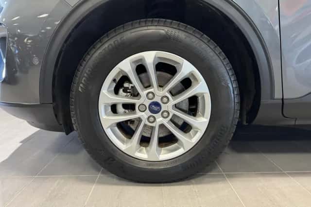 Ford Kuga (2023) thumbnail 5