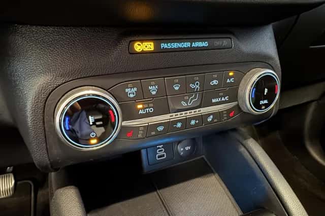 Ford Kuga (2023) thumbnail 10