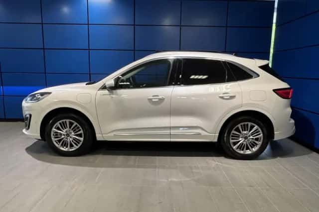 Ford Kuga (2023) thumbnail 2