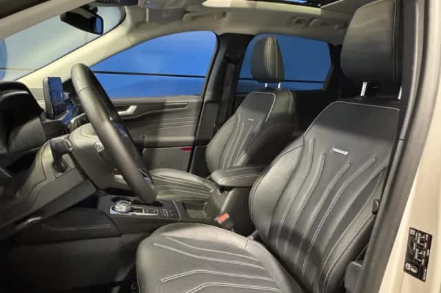 Ford Kuga (2023) thumbnail 3