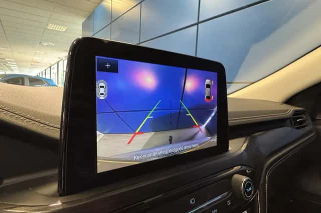 Ford Kuga (2023) thumbnail 6