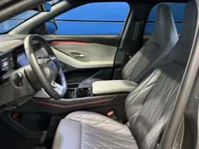 Ford Explorer (2025) thumbnail 3
