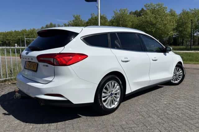 Ford Focus (2021) thumbnail 2