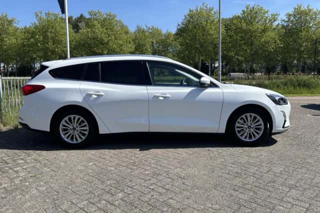 Ford Focus (2021) thumbnail 16
