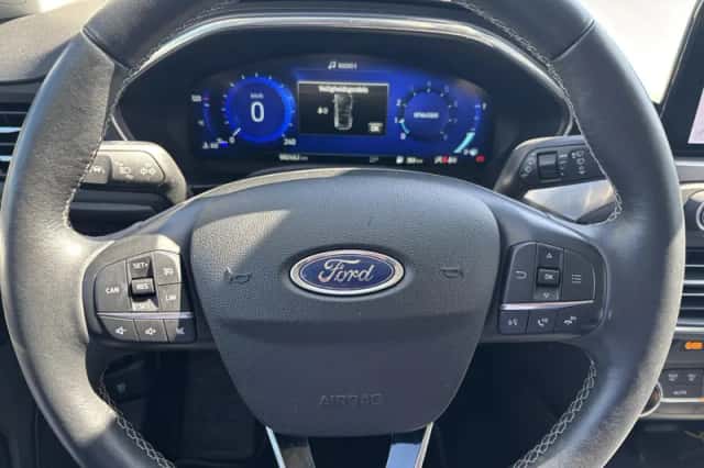Ford Focus (2021) thumbnail 3