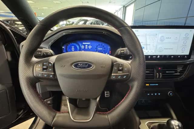 Ford Focus (2024) thumbnail 3