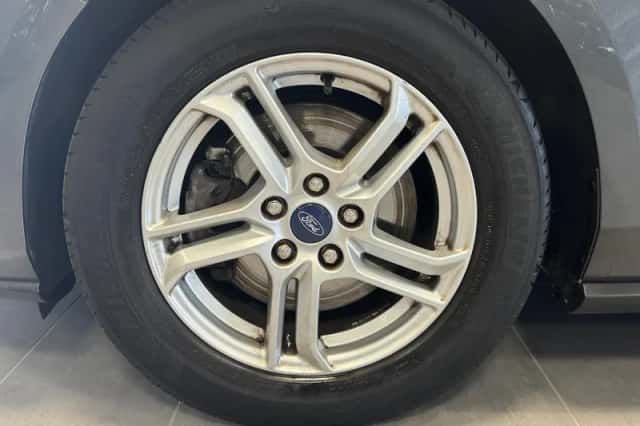 Ford Focus (2019) thumbnail 3
