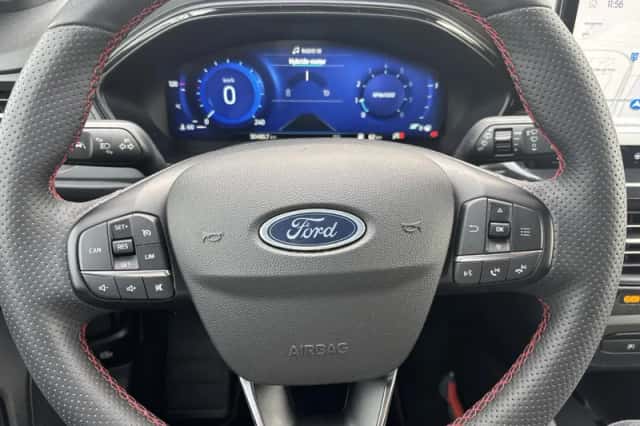 Ford Focus (2023) thumbnail 3