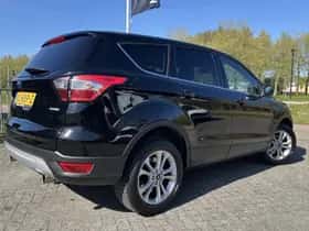Ford Kuga (2019) thumbnail 2