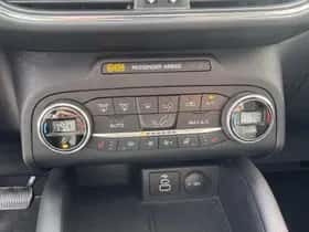 Ford Kuga (2022) thumbnail 8