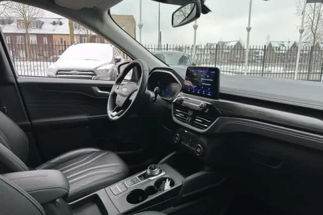 Ford Kuga (2022) thumbnail 3