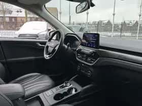 Ford Kuga (2022) thumbnail 3