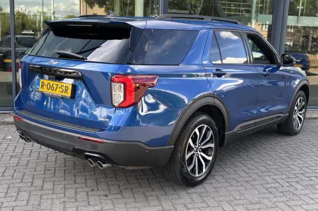 Ford Explorer (2022) thumbnail 2