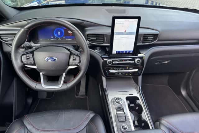 Ford Explorer (2022) thumbnail 3