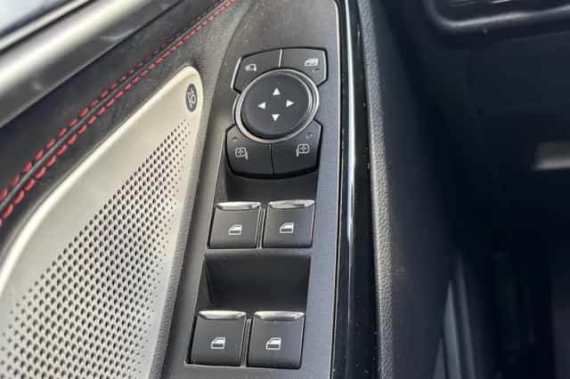 Ford Explorer (2022) thumbnail 5