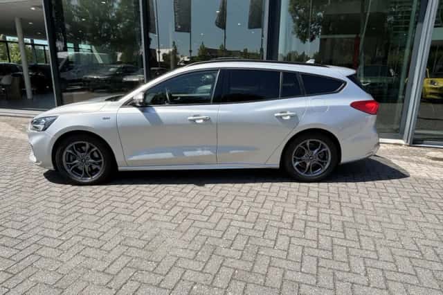 Ford Focus (2021) thumbnail 6