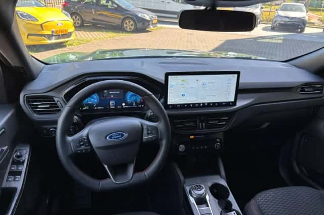 Ford Kuga (2025) thumbnail 3