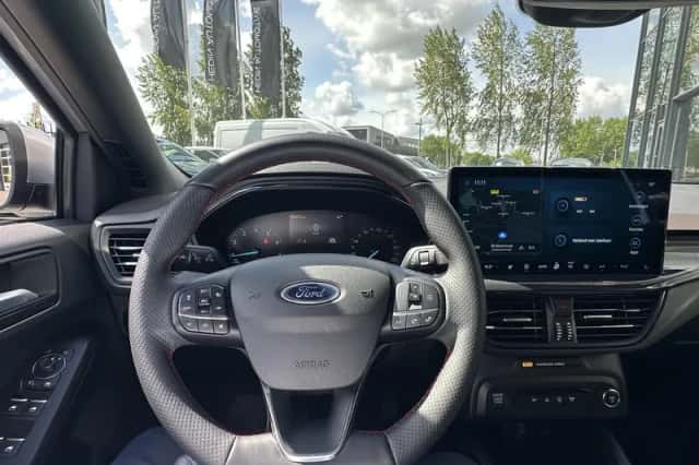 Ford Focus (2025) thumbnail 3