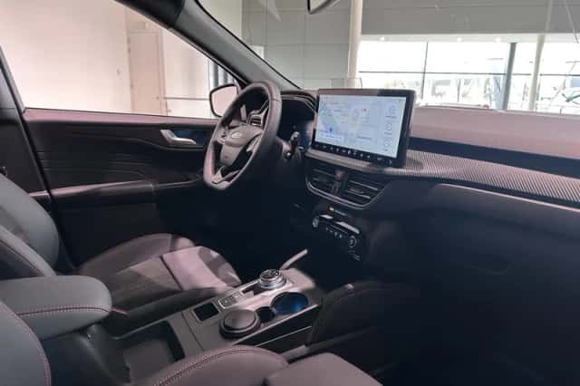 Ford Kuga (2024) thumbnail 3