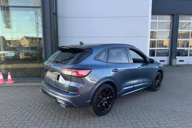Ford Kuga (2023) thumbnail 2