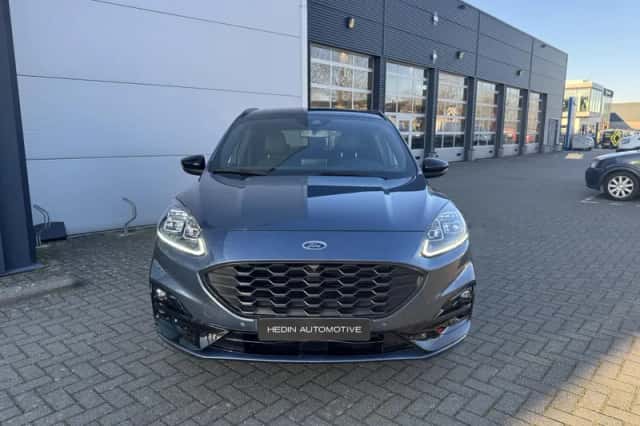 Ford Kuga (2023) thumbnail 5