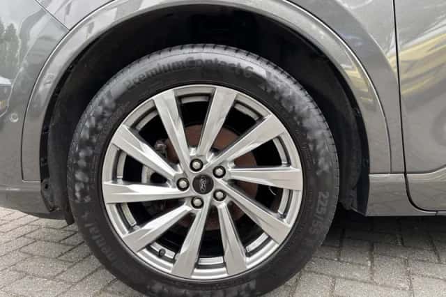 Ford Kuga (2021) thumbnail 4