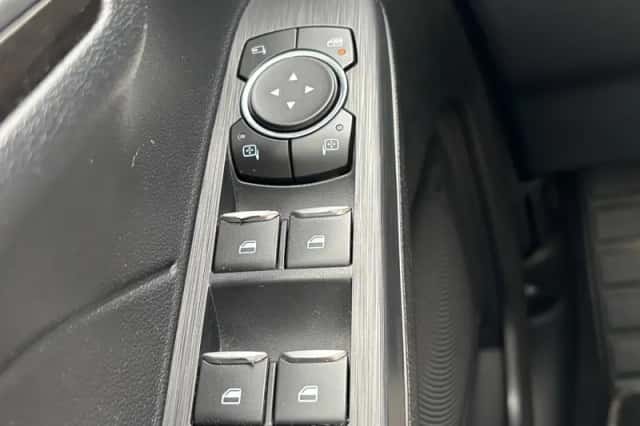 Ford Kuga (2021) thumbnail 5