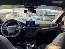 Ford Kuga (2023) thumbnail 3