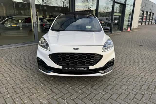 Ford Kuga (2023) thumbnail 5