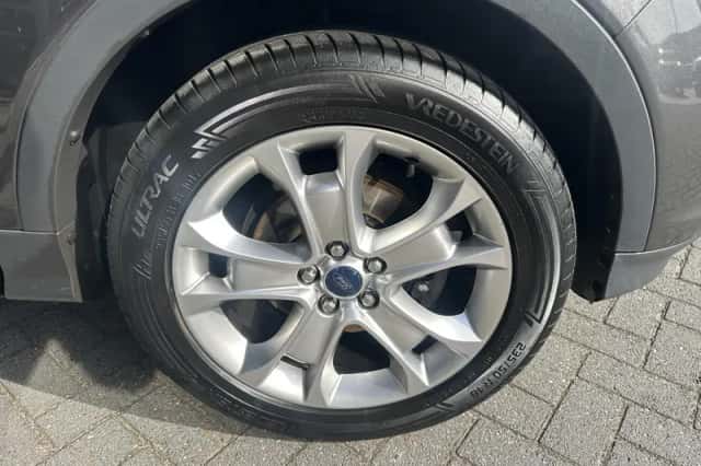 Ford Kuga (2015) thumbnail 4