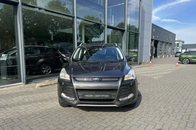 Ford Kuga (2015) thumbnail 5
