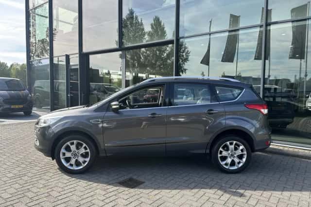 Ford Kuga (2015) thumbnail 6