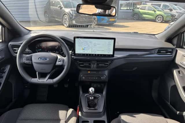 Ford Focus (2025) thumbnail 3