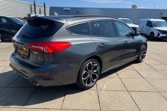 Ford Focus (2021) thumbnail 2