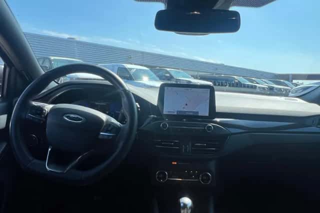 Ford Focus (2021) thumbnail 3