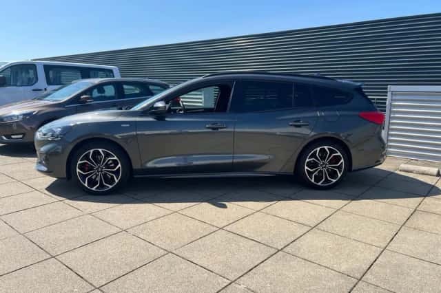 Ford Focus (2021) thumbnail 5