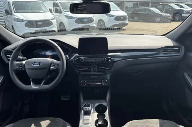 Ford Kuga (2023) thumbnail 3