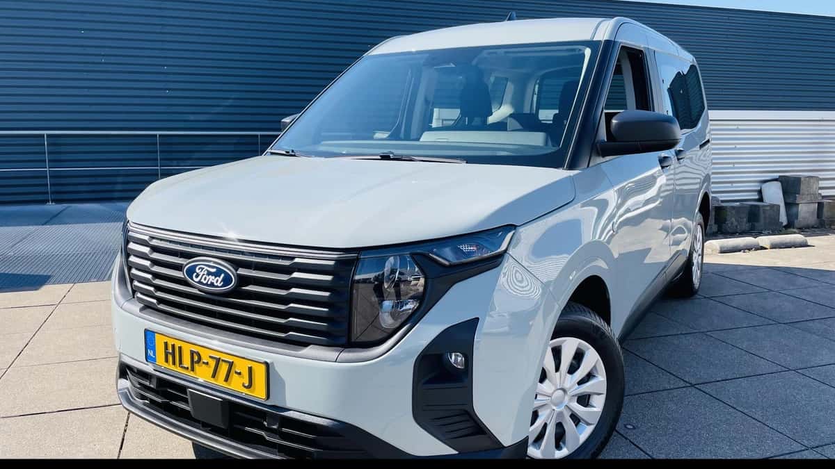 Ford Transit Courier (2024) — foto 1