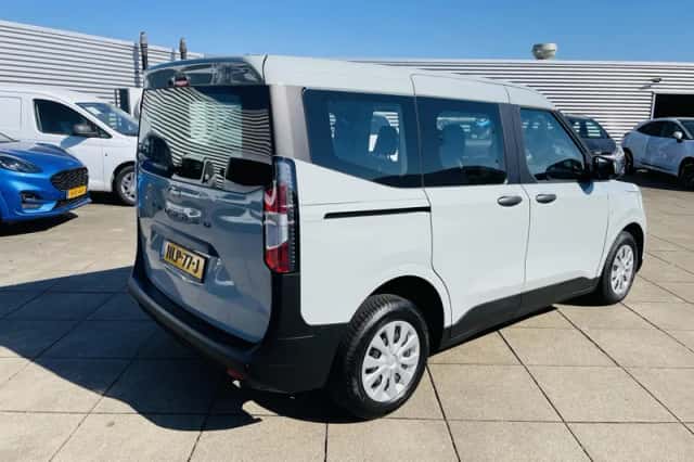 Ford Transit Courier (2024) thumbnail 2