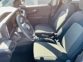 Ford Transit Courier (2024) thumbnail 14
