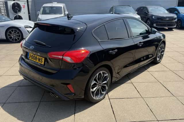 Ford Focus (2019) thumbnail 2