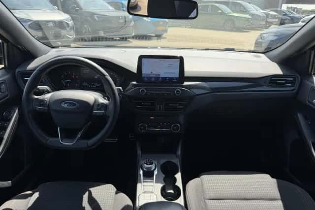 Ford Focus (2019) thumbnail 3